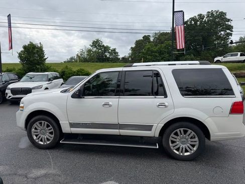 Used 2014 Lincoln Navigator 4WD image 2