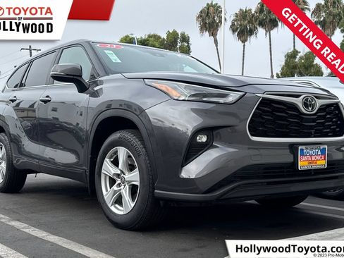 Used 2023 Toyota Highlander LE AWD/4WD image 1