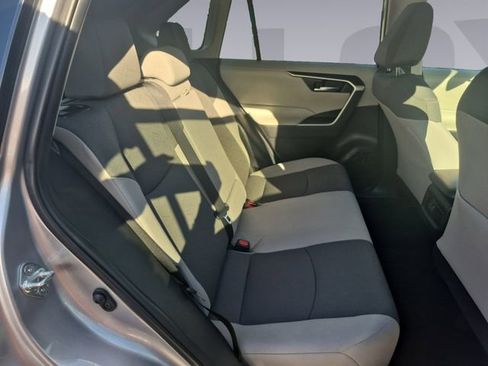 Used 2022 Toyota RAV4 XLE image 18
