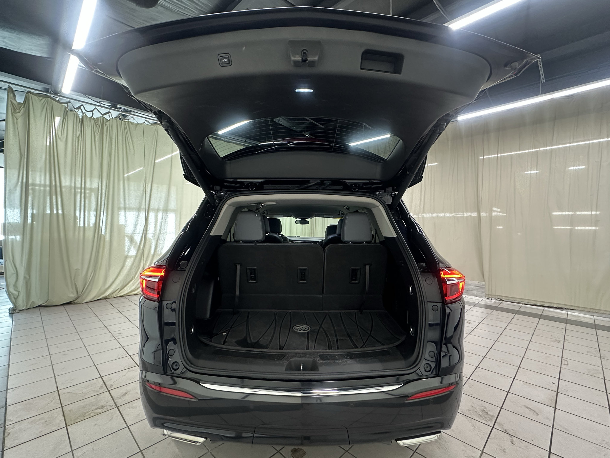 Used 2020 Buick Enclave Essence w/ Trailering Package, 5000 lbs. AWD/4WD image 10
