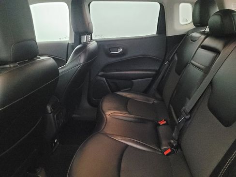 Used 2019 Jeep Compass Latitude w/ Cold Weather Group AWD/4WD image 18