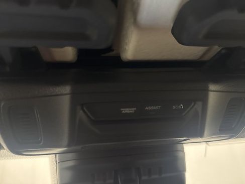 Used 2025 Jeep Wrangler Unlimited Rubicon image 13