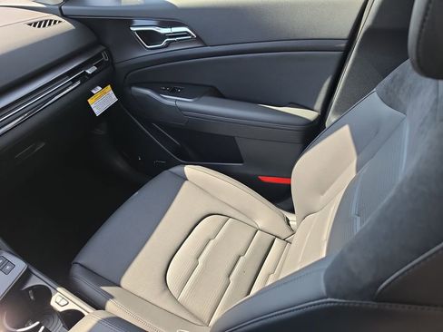 New 2026 Kia Sportage SX FWD image 16