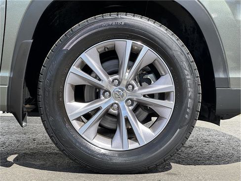 Used 2015 Toyota Highlander XLE image 28