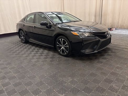 Used 2019 Toyota Camry L image 3