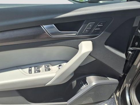 Used 2022 Audi Q5 e Premium image 15