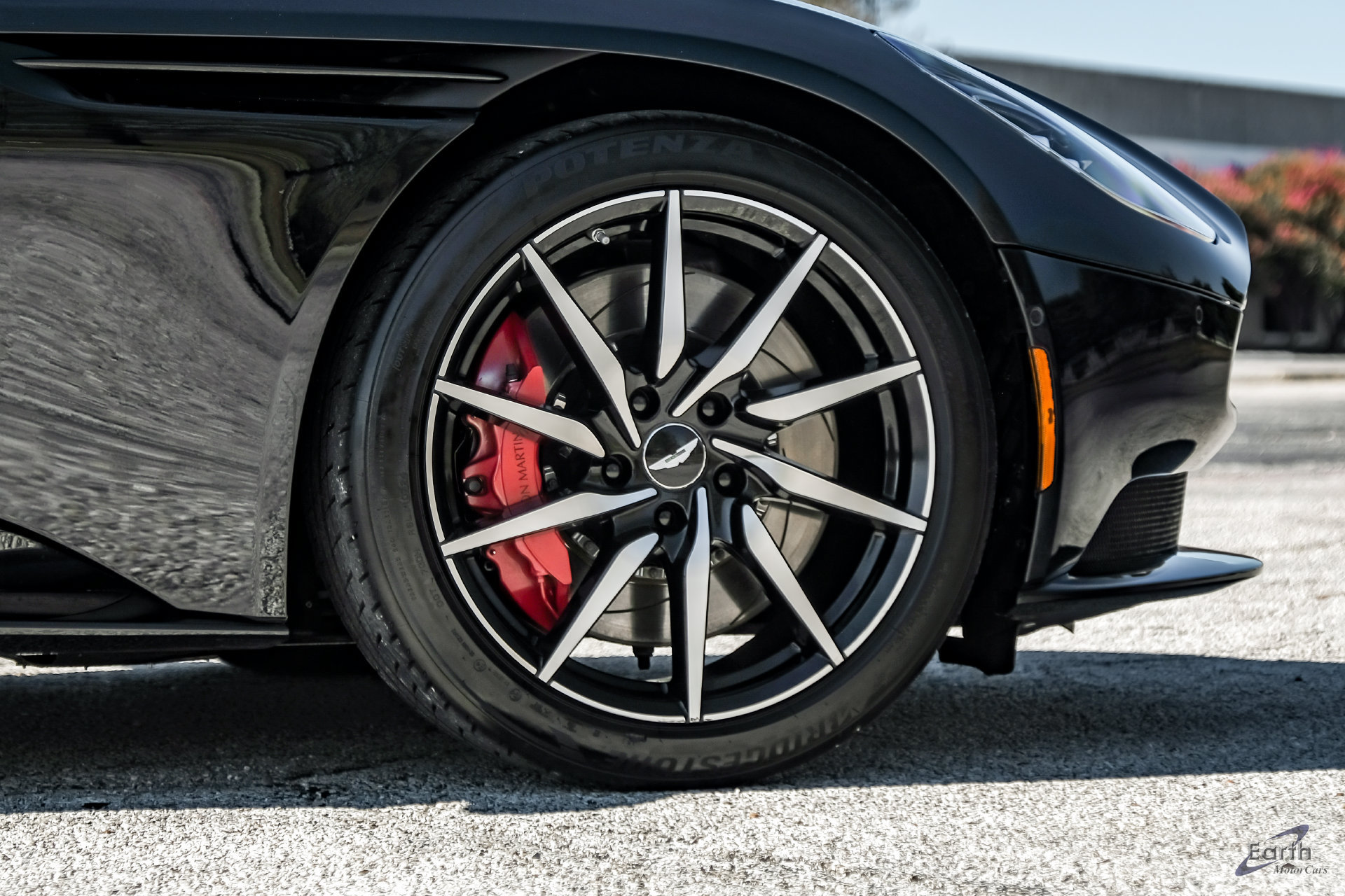 Used 2021 Aston Martin DB11 Coupe RWD image 80