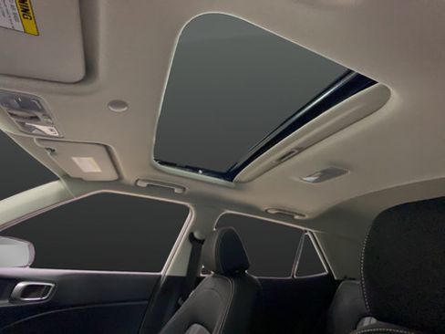 New 2026 Hyundai Venue SEL FWD image 12