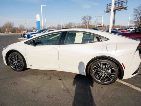 Used 2024 Toyota Prius XLE image 4