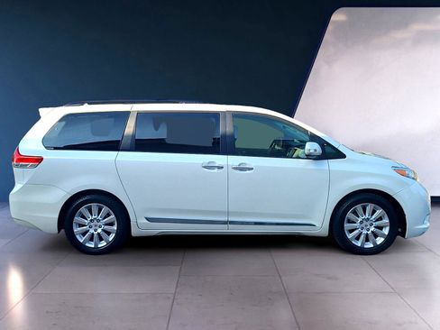 Used 2013 Toyota Sienna XLE image 6