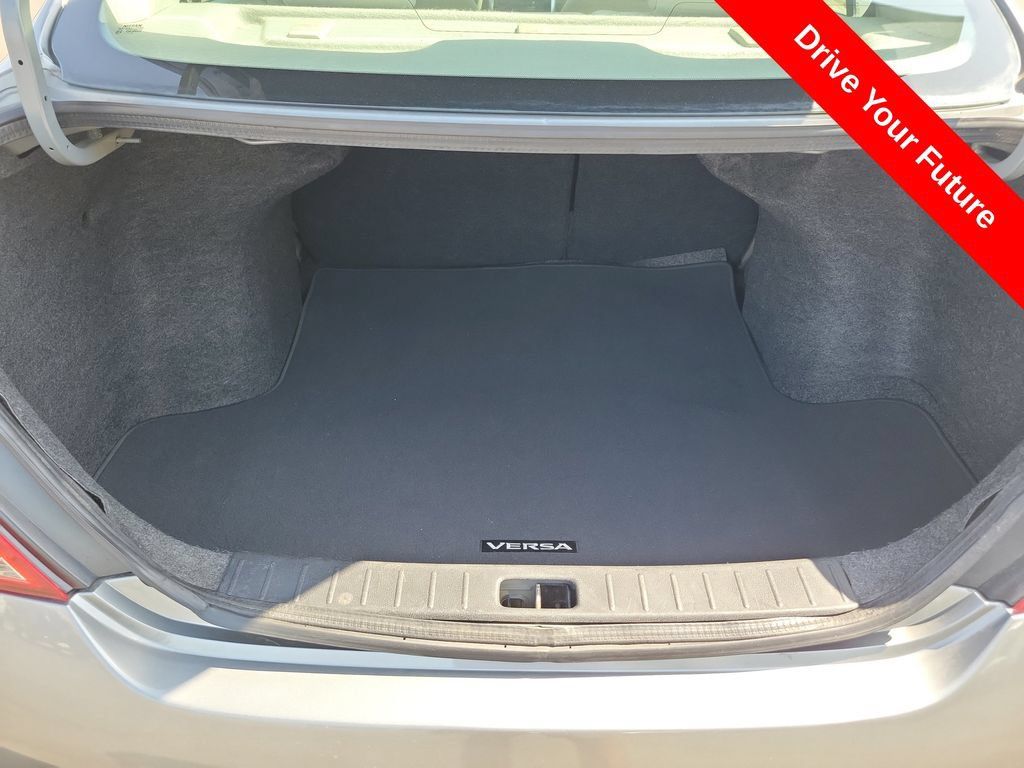 Used 2014 Nissan Versa SV FWD image 26
