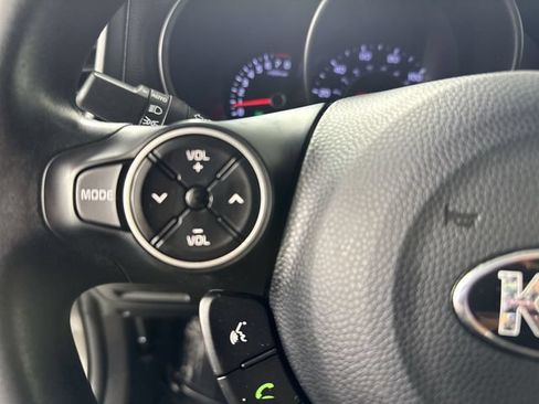 Used 2019 Kia Soul w/ Convenience Package FWD image 12