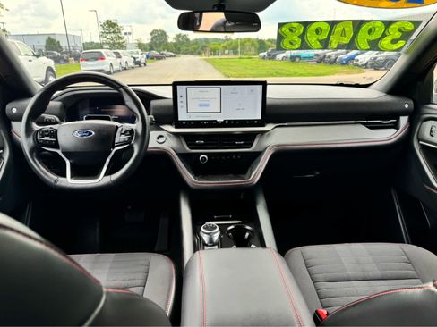 Used 2025 Ford Explorer ST-Line w/ ST-Line Street Pack AWD/4WD image 18