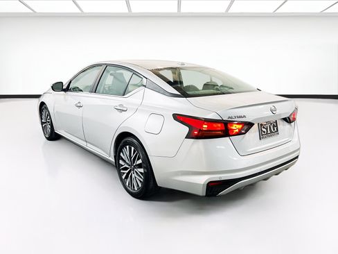 Used 2025 Nissan Altima 2.5 SV FWD image 6