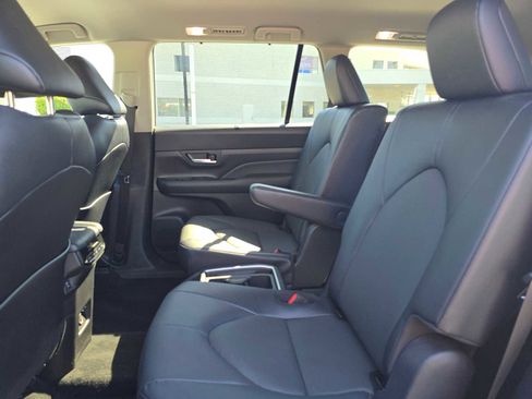 Certified 2025 Toyota Grand Highlander XLE image 18