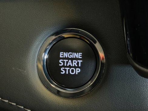 Used 2023 Toyota Highlander XLE FWD image 22