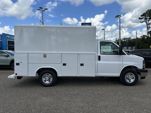 New 2025 Chevrolet Express 3500 Work Van w/ Power Convenience Package image 17