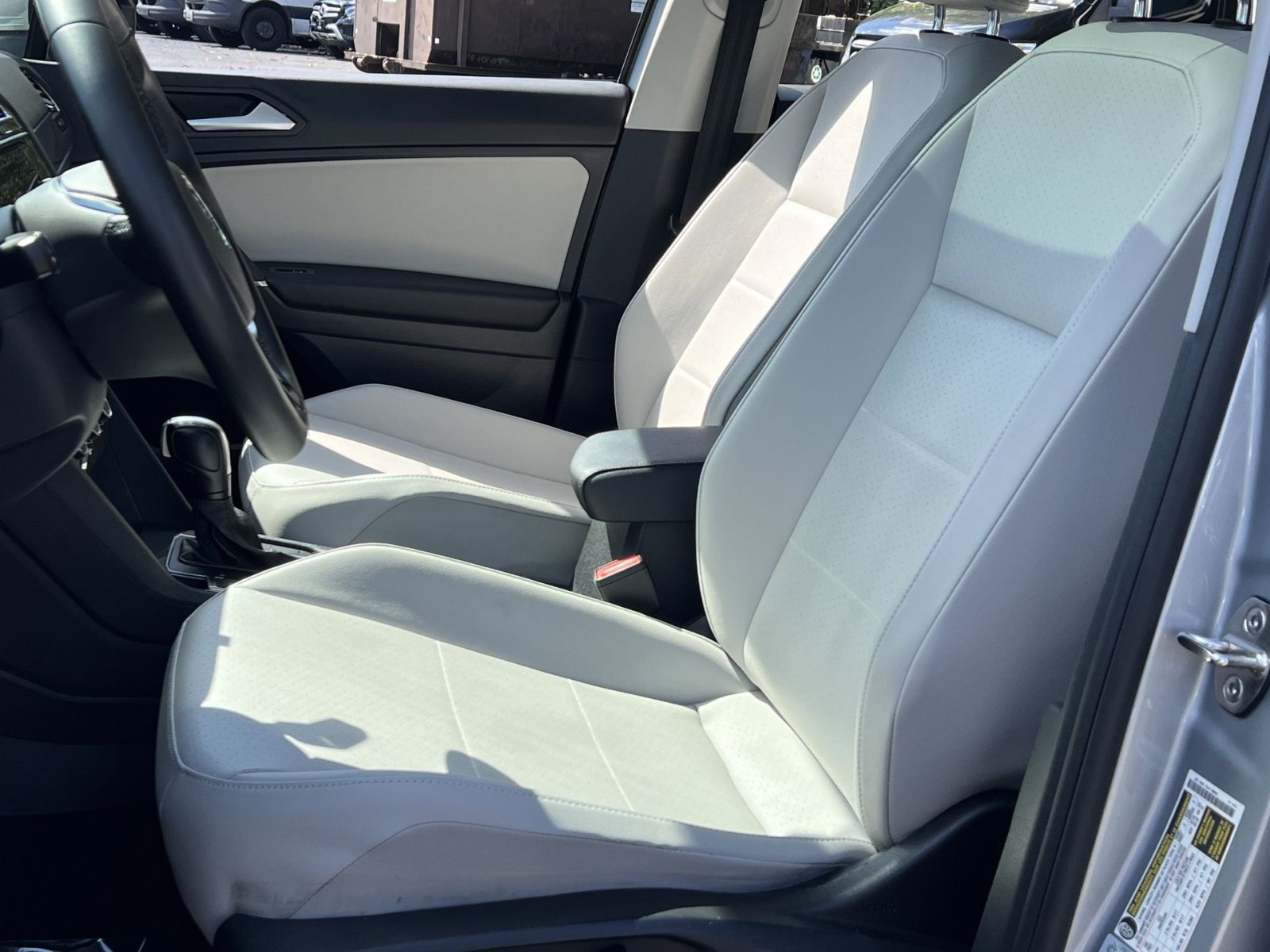 Used 2020 Volkswagen Tiguan SE w/ Panoramic Sunroof Package AWD/4WD image 18
