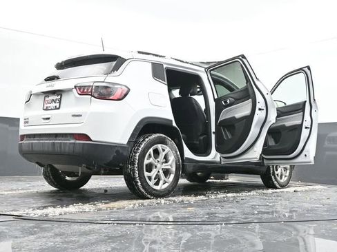 Used 2024 Jeep Compass Latitude image 70