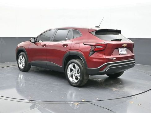 Used 2024 Chevrolet Trax LS w/ LS Convenience Package image 10