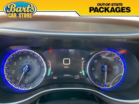 Used 2018 Chrysler Pacifica Limited w/ Advanced Safetytec Group FWD image 39