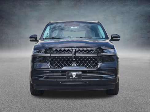 New 2026 Lincoln Navigator Reserve w/ Jet Appearance Package AWD/4WD image 2