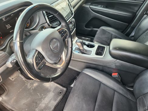Used 2020 Jeep Grand Cherokee Altitude RWD image 13