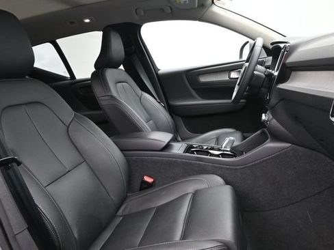 Used 2024 Volvo XC40 B5 Plus w/ Climate Package AWD/4WD image 33