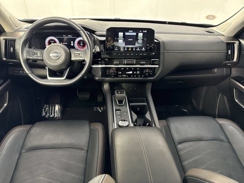 Certified 2025 Nissan Pathfinder Platinum w/ Black Appearance Package AWD/4WD image 28