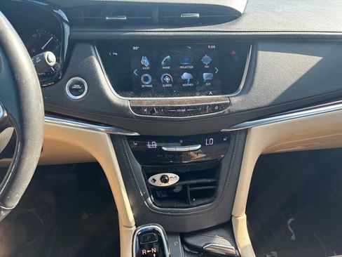 Used 2017 Cadillac XT5 Luxury w/ Driver Awareness Package FWD image 10