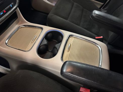 Used 2015 Dodge Grand Caravan SXT w/ UConnect Hands-Free Group FWD image 18