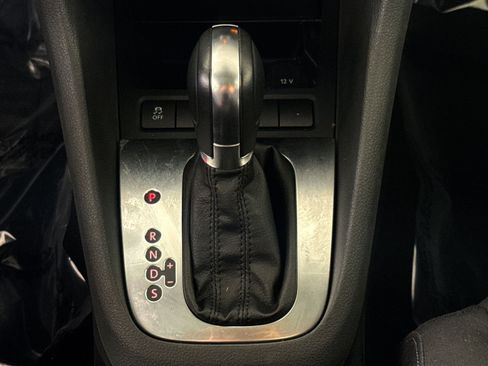 Used 2013 Volkswagen Golf 4-Door FWD image 20