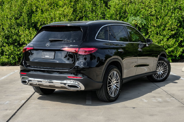 Used 2025 Mercedes-Benz GLC 300 4MATIC image 9