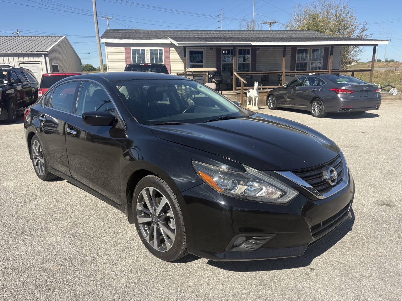 Used 2017 Nissan Altima 2.5 SR FWD image 4
