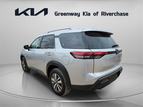 Used 2025 Nissan Pathfinder SL image 7