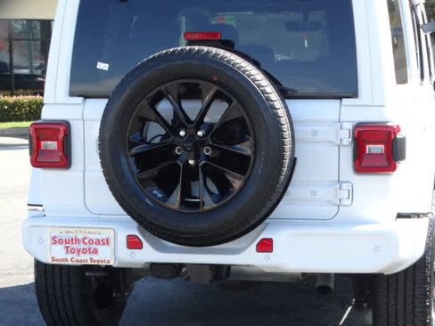 Used 2022 Jeep Wrangler Unlimited Sahara image 14