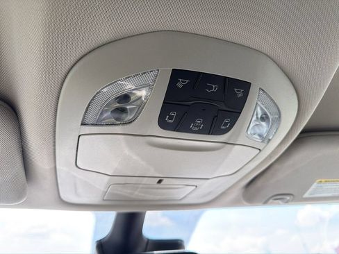 Used 2023 Chrysler Pacifica Touring-L FWD image 31