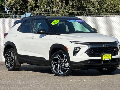 Used 2024 Chevrolet TrailBlazer RS image 2