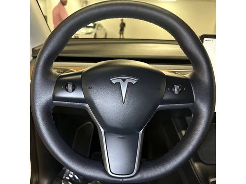 Used 2023 Tesla Model Y Long Range AWD/4WD image 23