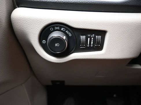 Used 2024 Chrysler Pacifica Limited FWD image 14