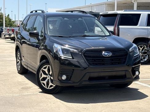Used 2023 Subaru Forester Premium AWD/4WD image 2