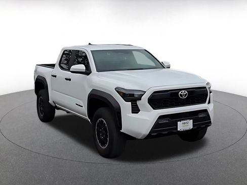 Used 2025 Toyota Tacoma TRD Off-Road AWD/4WD image 3