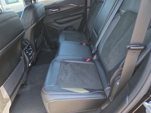 Used 2025 Jeep Grand Cherokee Altitude image 11