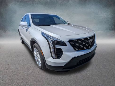 Used 2023 Cadillac XT4 Luxury w/ Cold Weather Package FWD image 13