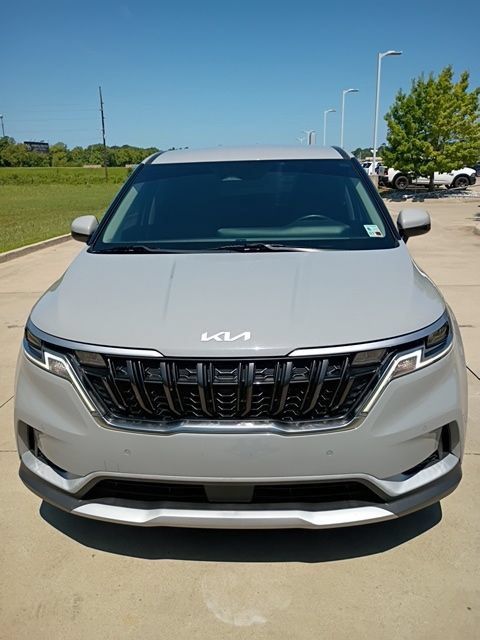 Used 2024 Kia Carnival EX FWD image 2