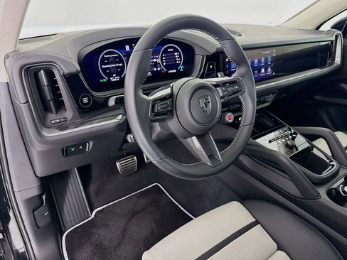 Certified 2026 Porsche Cayenne Turbo AWD/4WD image 4