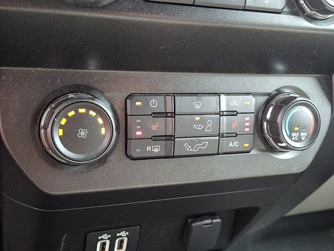 Used 2020 Ford F150 XLT w/ Equipment Group 302A Luxury AWD/4WD image 15