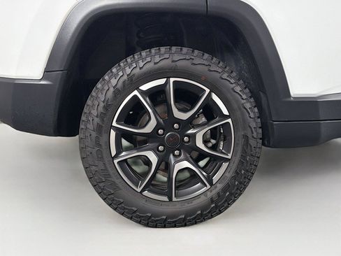 Used 2025 Jeep Compass Trailhawk AWD/4WD image 32
