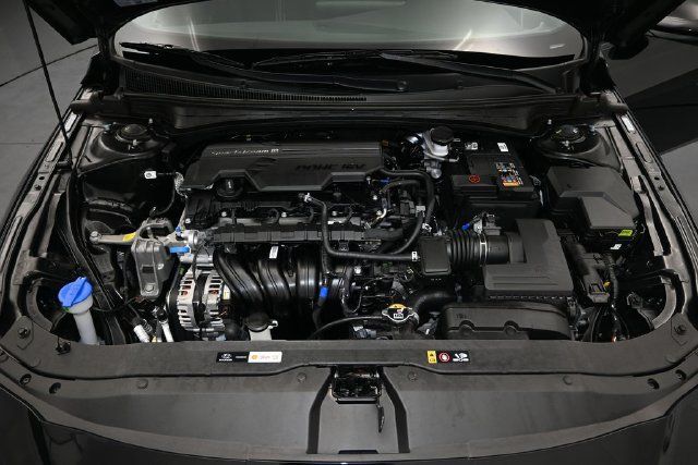 Used 2025 Hyundai Elantra Sport FWD image 15