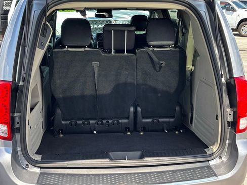Used 2019 Dodge Grand Caravan SXT image 11
